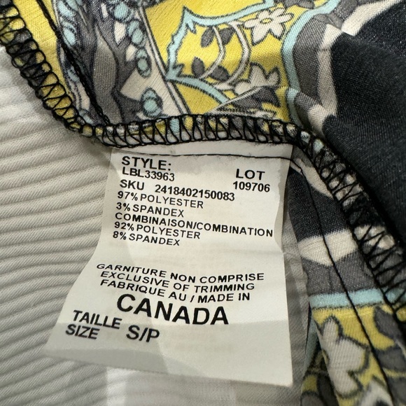 Le chateau peek-a-boo shoulders blouse - Picture 3 of 7